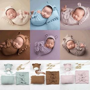 Cobertores Swaddling nascido bebê pogal envolve swaddle 3 pcs conjunto urso chapéu travesseiro po trajes estúdio adereços meninos meninas roupas arcos 231008