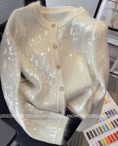 Damenjacken High-End-Weiß-Rosa-Pailletten-Strickjacke-Mantel für Frauen 2023 Frühling und Herbst Elegante kurze Pulloverjacke Top