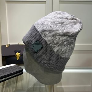 Berretti di lana di marca con griglie Lettera Uomo Donna Berretto da neve di design per cappello invernale Mantieni caldi berretti con teschio 19 colori