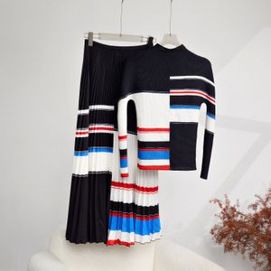 Tvådelklänning Spring Runway Fashion Pleated Stripe Print Two Piece Set Women Lång ärm Colorblock Stretch Top Long kjoldräkt Kvinnliga kläder 2024