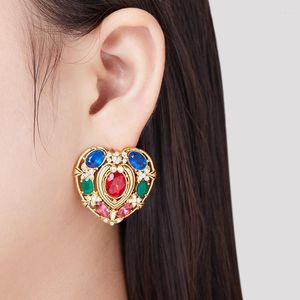 Brincos de garanhão INS Estilo moderno Designs especiais Banhados a orelha Studs Zircon incrustados de cobre para mulheres