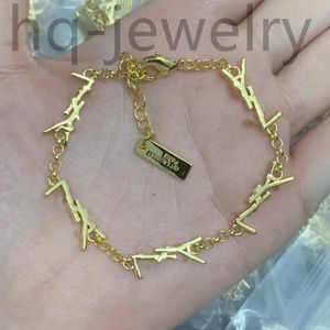 Marcas de pulseiras de grife de moda de luxo de alta qualidade em ouro e prata, joias de presente de pulseira casual feminina