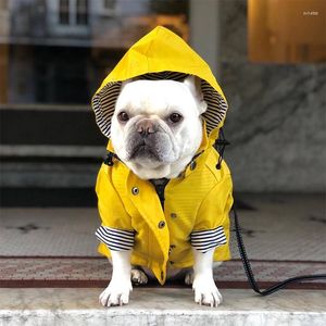 Vestuário para cães Quatro cores à prova de vento à prova de chuva britânica retrô espessada capa de chuva para animais de estimação casaco com capuz jaqueta para cães pequenos e grandes S-5XL