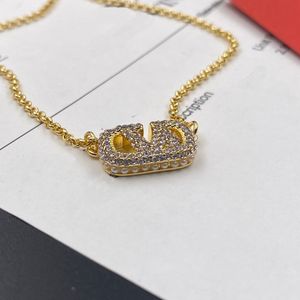 Designer Necklaces Choker Pendant With Stamp Love Original Edition Never Fade 18K Gold Plated Crystal Pearl Women Chain Copper For Women Jewelry