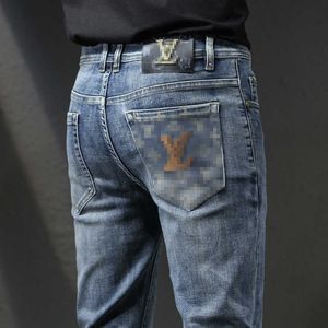 Męski projektant dżinsów Europejski jesień i zima Nowa wysokiej jakości duża krowa Slim Fit Małe stóp długie spodnie Trenda młodzież 1YBN