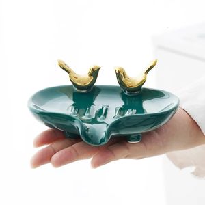 Soap Dishes Porcelain Couple Bird Soap Dish Ornamental Ceramics Birdie Miniature Art Soap Dripper Holder Washroom Decor Craft Accessories 231005