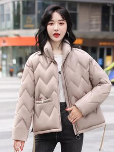 女性のトレンチコート女性冬の膨らむジャケット光沢のある固体ショートコート2023綿パッド入りキルティング韓国の防水スタンドアップカラーパーカー