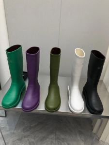 Moda senhoras botas de chuva temporada à prova de água botas de joelho feminino tubo médio fundo grosso chaminé estilo britânico martin sapatos tamanho 35-41