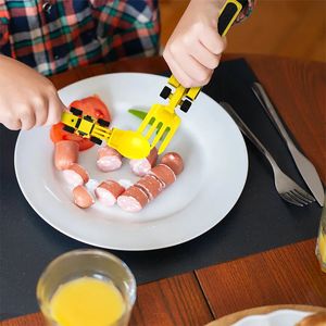 カップ料理の調理器具3PCS子供用の食器車ブルドーザー掘削機ショーベルカトラリーキッズテーブル用品材料安全用品キッズスプーンフォークセット231006