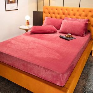 Bedspread Wostar Winter Warm Velvet Elastic Fitted Sheet Mattress Cover Coral Fleece Bedspread Bed Linenダブルベッドプロテクターキング231005