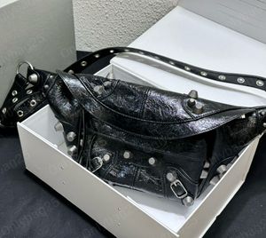 Designer Men's Le Cagole Beltpack Motorcykelbältespåse Bröstpåsar Vintage Män Kvinnor Crossbody Shoulder Handväska Cracked äkta läderväskan 7A Kvalitet