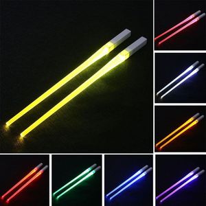 LED Lightsaber Chopsticks Reusable Light Up Tickstick Kitchen Party Tableware創造的な耐久性のある輝く箸ギフト313g