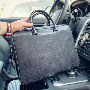 Klasyczna designerska mężczyźni teczka na ramię czarna brązowa skórzana torebka luksusowy biznesmen torebki laptopa torby posłańca z torbą na kurz krótki obudowa vintage crossbody