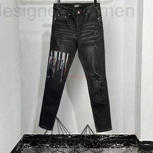 Mäns jeans designerkläder amires denim byxor 830 märke svart trasigt hål gjorde gammalt brev tryckning smal passform elastisk för high street nödställda r xbws