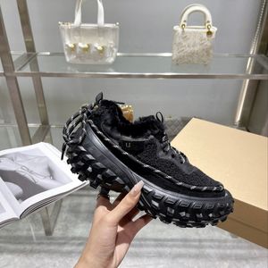 أسترالي أحذية Ugge Boots Boots Tasman Tyre Sole Womens Boots Snow Boots Black White Sheep Boots in One الحفاظ على أحذية المطر الدافئة وغير المنقولة