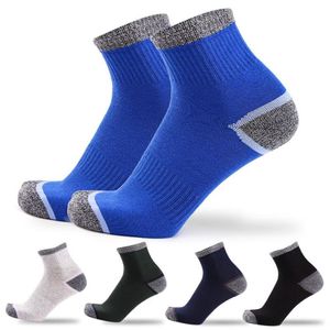 Nya varumärken 5Pairs Men's Cotton Socks Sport snabbtorkande män Autumn Winter Socks Strandard Thermal för manlig vandring EU39-45230i