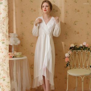 Kadınların Pijama Sonbahar Kış Vintage Pamuk Gece Elbise Kadın Beyaz Seksi V Boyun Uzun Kollu Nightdress Nightgown Prenses Nightwear