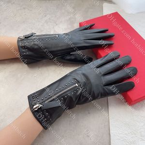 Modne rękawiczki zamka designerskie skórzane rękawiczki dla kobiet luksusowe zimowe ciepłe rękawiczki modny nit w stylu dama świąteczne prezent