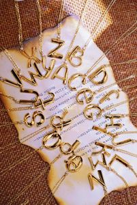 Ketten Frau Modeschmuck AU750 18 Karat Gold Halskette Brief Anhänger Diamanten Set Kette