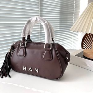 Tassel Boston Handväska Luxury Bag Elegant Vintage Leather Chain Designer Bag Full Leather Bowling Ball Form Handsewn Handväska Size 23cm