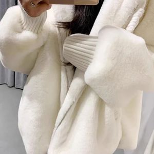 Pelliccia da donna Pelliccia sintetica imitazione lana d'agnello Capispalla Top Cappotto bianco Caldo soprabito peloso Casual Sobretudos Inverno Con cappuccio Pelliccia sintetica di coniglio Peluche Giacca da donna 231006