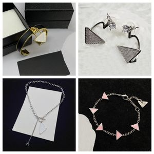 Ny modetopp Look Hot-Selling Brand Designer Pendant Halsband Earrings Armband Smyckesgåvor för kvinnors jubileum Födelsedag fru Mamma flickvän