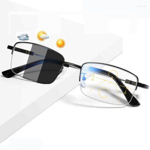 Óculos de sol Pochromic Reading Óculos Homens Mulheres Progressiva Multifocal Titanium Frame Presbiópico Anti Luz Azul Flexível