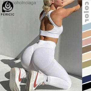 Aktywne zestawy kobiety bezproblemowy zestaw jogi Fe 2PCS Top Bra Booty Shorts Leggingi Sport Ruit Trainout Trout Tracksuit Gym Zestaw SportSearl231007