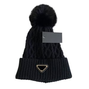 Designer Women Winter Beanies Hats outdoor bonnet with Real Raccoon Fur Pompoms Warm Girl Cap snapback woman pompon skull caps bea294U