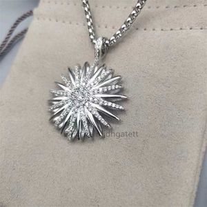 Zirconia Luxury Necklace Necklaces Jewlery Sunflower Designer Fashionable for Women and Stylish White Gold Copper Plated Personalized Jewelry