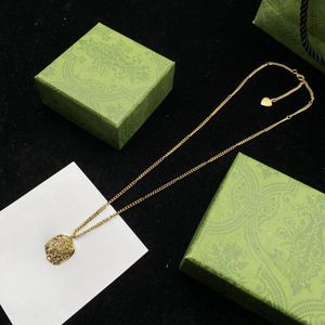 Designern designade ett lyxigt, elegant och atmosfäriskt halsband, Diamond Love Jewelry Present