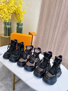 Martin Boots Designer Womens عالية الجودة أحذية عارية العارية على شكل حلقة مطاطية على شكل قماش متزايد