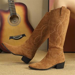 Retro Low Heels Woman Knee High Boot Fashion Pointed Toe Western Cowgirl Booties Designer Bankett Prom Shoes 230922