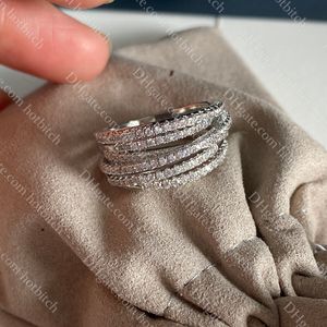 Anelli di design con anelli di diamanti da donna di lusso per donne Anello di fidanzamento Lady Wedding Gioielli squisiti di alta qualità