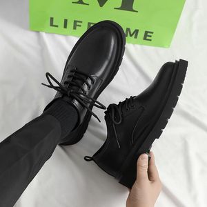 Sapatos de vestido de couro preto homens britânicos alto sentido negócios formal desgaste lazer estudante terno trabalho homem noivo casamento