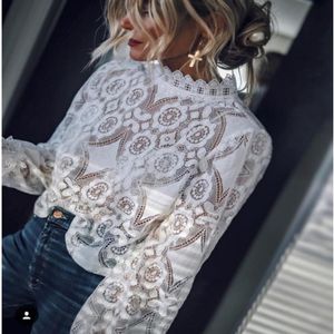 Camicetta top allentata floreale taglie forti in pizzo all'uncinetto con prospettiva a maniche lunghe in stile lanterna con colletto alla coreana di nuovo design da donna221B