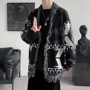 Mäns tröjor Japanese Ins Sweater Men's and Women's Loose Cardigan Retro Casual Autumn/Winter Sticked Långärmad frans V-Neck-kappa 231007