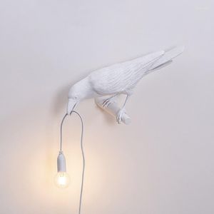 Lampade da tavolo Nordic Lucky Bird Lampada Camera da letto Comodino Soggiorno Luci Creative Resina Animale Vivace Decorazioni per la casa Apparecchio di illuminazione