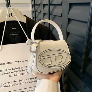 Women's 2023 new niche design portable small square personalized trendy cool shoulder number 764