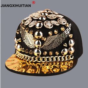 Snapbacks Toptan Çivili Perçin Çivi El Yapımı Yılan Sınırları Deri Lüks Marka Snapback Kadın Erkekler Beyaz Siyah Yenilik Beyzbol Kap Şapkaları 231007