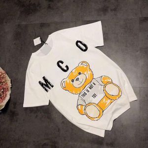 2024 Designer Mens Womens T-shirt Moschi Verão Marcas de Luxo Novos Tees Cartoon Teddy Bear Algodão Pescoço Redondo para Lazer ao Ar Livre Casal Roupas Tops