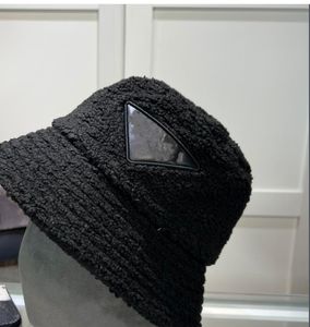 Gorro con forma de cubo para mujer, gorro de piel de diseñador, moda de invierno, grueso y cálido, gorros de pescador de esquí, gorros calentadores de orejas, negro, rosa y blanco