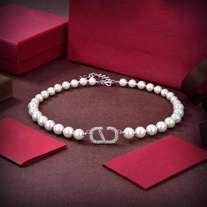 Fashion Luxury Women Jewelry Silver Necklace Simple and Generous Pearl with Diamond Design Charm Versatile Designer Elegant and Atmospheric Lady Pendants