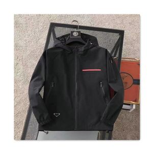 giacca da uomo firmata giacca da uomo di alta qualità alla moda con cappuccio logo rosso triangolo logo giacca firmata antivento outdoor versatile giacca casual da uomo cappotto da uomo