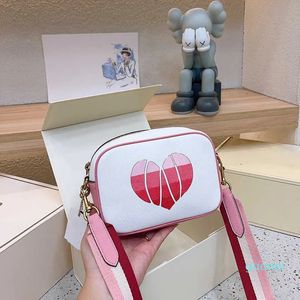 Trendy designer camera bag purse hand women handbag snapshot cute heart rainbow shoulder bags Wide Strap crossbody mini tote bag wallet