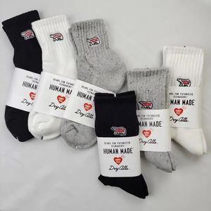 Halbhohe Socken und Kniestrümpfe aus weichem Frottee mit süßer Stickerei