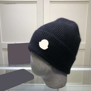 Designer och vinter stickad beanie män och kvinnors avslappnade julklapp tjocka design stickade hattar faller ren ullmössa jacquard unisex