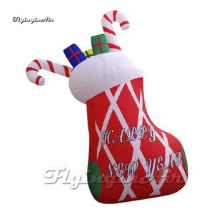 Festivo grande pallone natalizio gonfiabile rosso con calza di Natale, palloncino gonfiabile con bastoncini di zucchero e confezione regalo per la decorazione di Capodanno