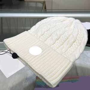 2023 Cappello Monclairer da donna Cappello lavorato a maglia in pelo di coniglio Designer triangolo da uomo distintivo Beanie Cappelli a tesa larga Berretto da baseball Casquettes Cappellini moda casual all'aperto unisex