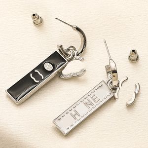 20Style Designer Orecchini con diamanti Orecchini con lettera di marca Orecchini in oro placcato argento Anello con goccia a forma di fiore intarsiato Accessorio per gioielli con perle di cristallo Regalo di nozze per le donne